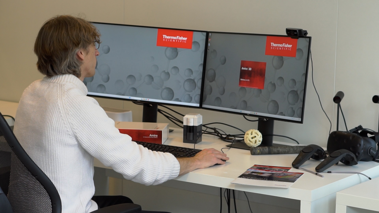 Automated Joint Space Detection Improves Bone Segmentation Accuracy