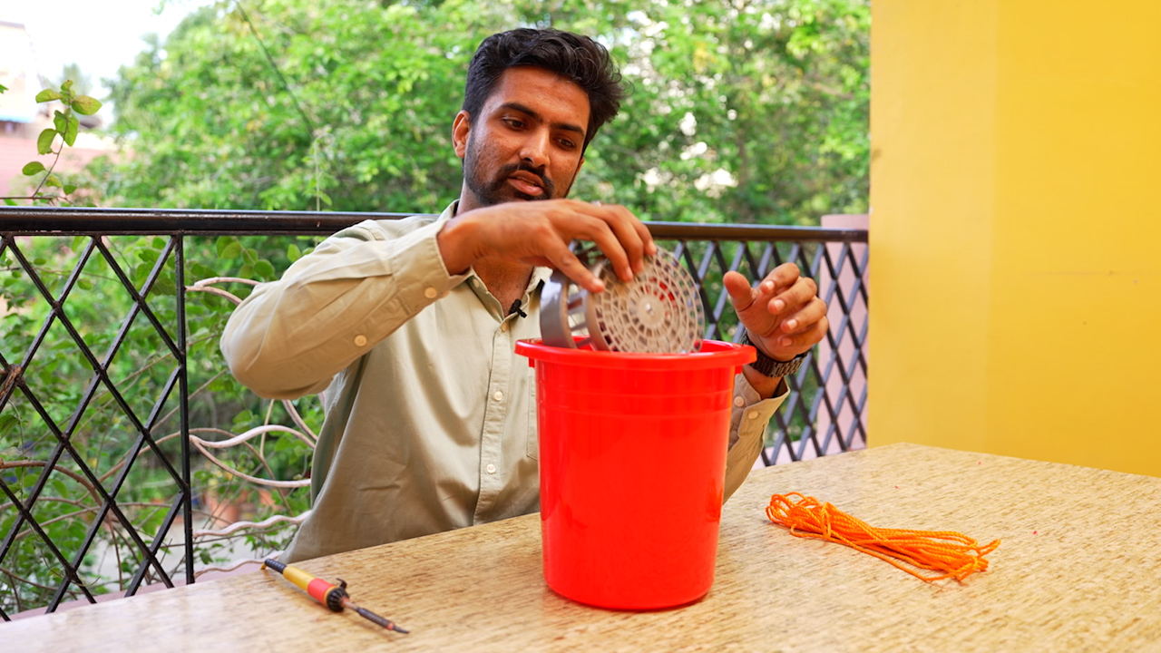 Façade-Level Monitoring of CO2 Variability under Urban Heat Island Conditions using Low-Cost Sensor Data Loggers