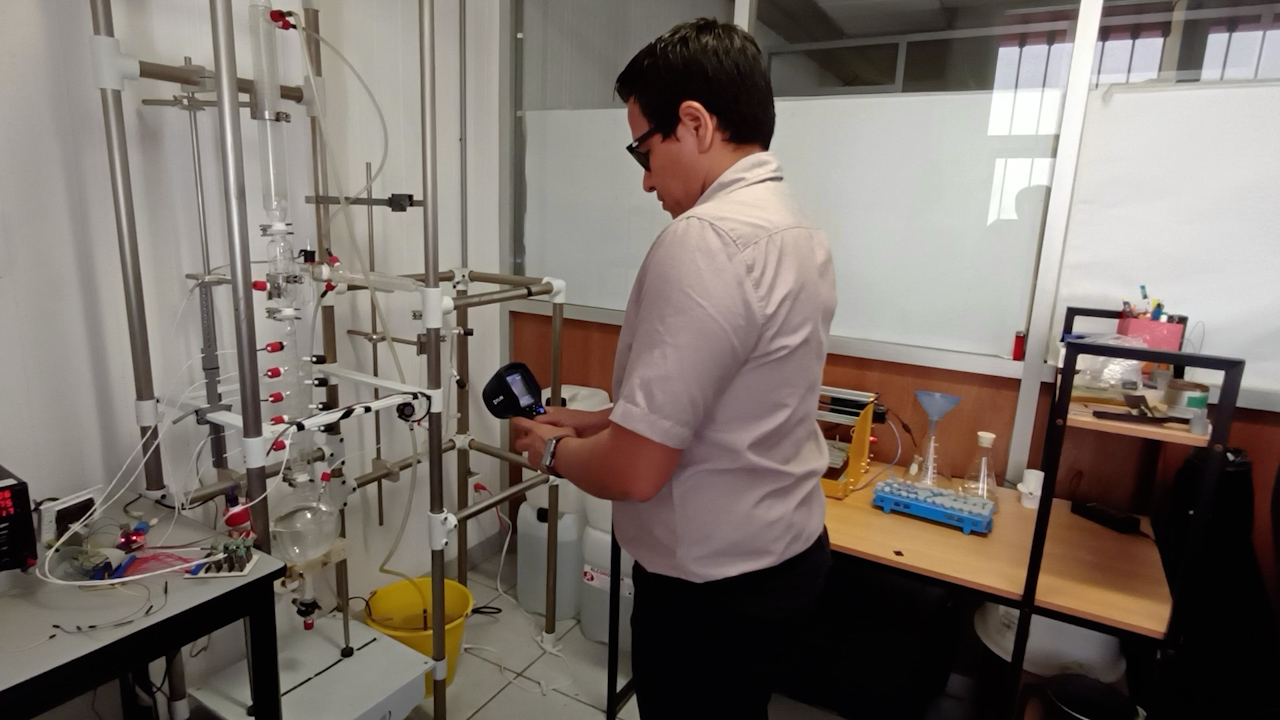 Thermal Behavior and Power Efficiency Comparison of AC vs. DC Electrical Heating in a Distillation Column Using Infrared Thermography Analysis